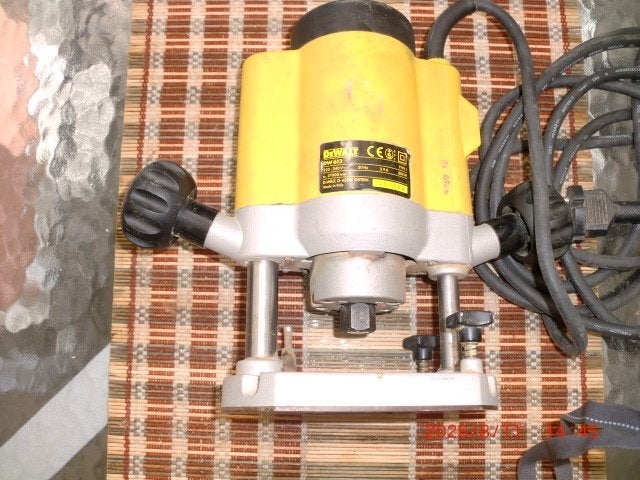 DeWalt Bovenfrees - Krachtig en Betrouwbaar Gereedschap, Doe-het-zelf en Verbouw, Gereedschap | Freesmachines, Ophalen, Gebruikt