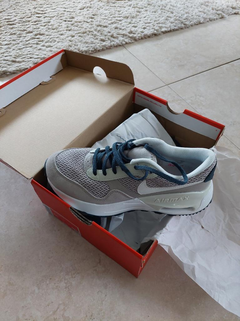 Nieuwe Nike air max 38 groen/beige, Nike, Nieuw, Ophalen of Verzenden, Sneakers of Gympen