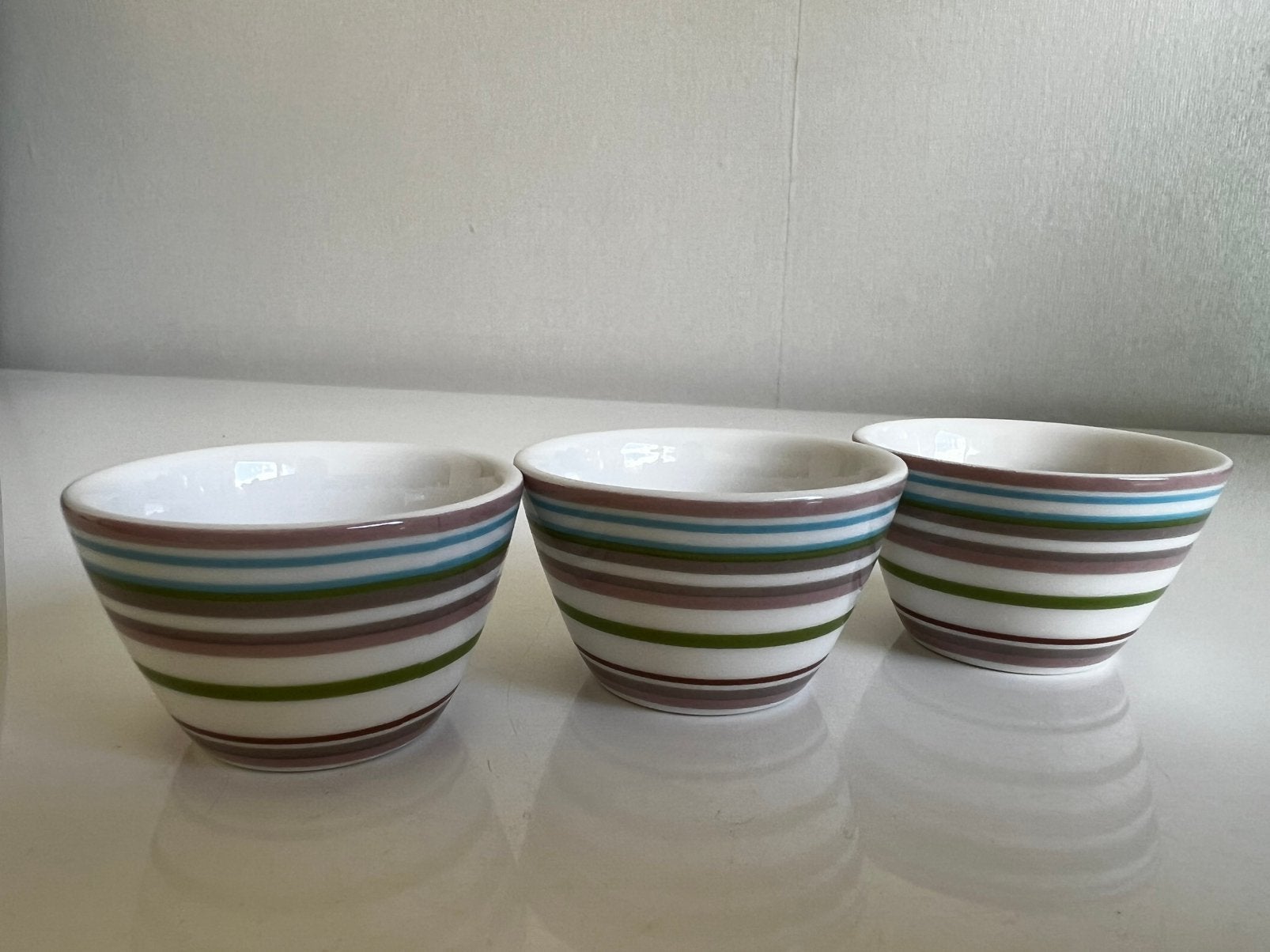 Set 3 Iittala Origo Eierdopjes Blauw Creme Alfredo Häberli, Huis en Inrichting, Overige typen, Ophalen of Verzenden, Zo goed als nieuw