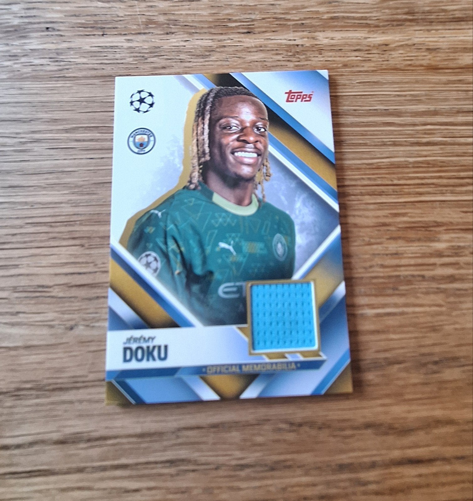 Match Attax Jérémy Doku Kledingkaart / Relic Man City, Verzamelen, Sportartikelen en Voetbal, Ophalen of Verzenden, Nieuw