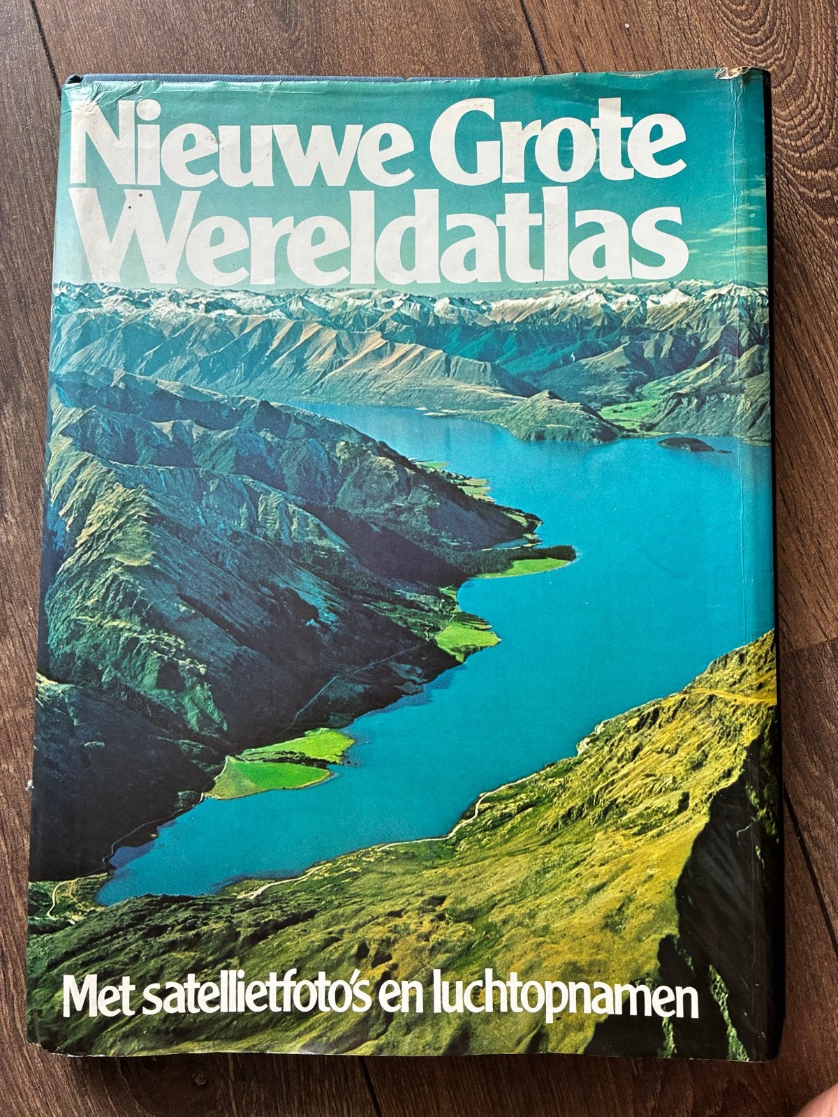 Nieuwe Grote Wereldatlas - Elsevier (1977), Boeken, Gelezen, Overige atlassen, Ophalen of Verzenden, 1800 tot 2000