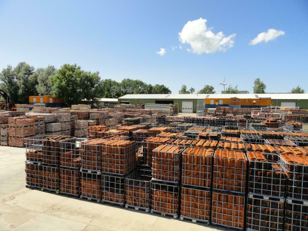 Diverse gebruikte dakpannen, nokvorsten en gevelpannen., Doe-het-zelf en Verbouw, Dakpannen en Dakbedekking, Ophalen, Gebruikt
