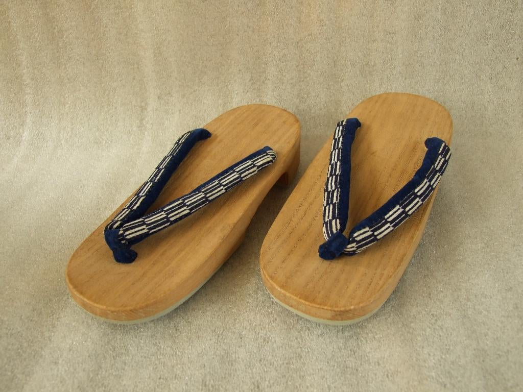 Oude Japanse kinderslippers, teenslippers Geta, Ophalen of Verzenden, Gedragen, Slippers