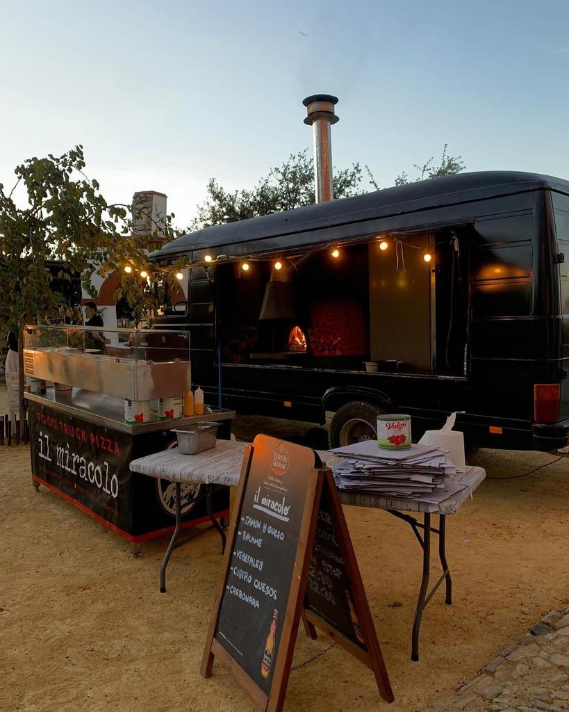 Mercedes-Benz 608D Pizza Foodtruck met Houtoven, Ophalen of Verzenden