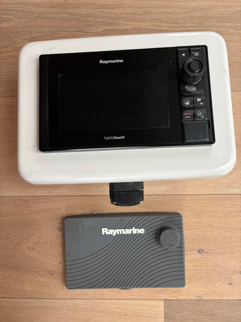Raymarine kaartplotter met Scanstrut pod, Watersport en Boten, Navigatiemiddelen en Scheepselektronica, Gebruikt, Kaartplotter of Fish Finder