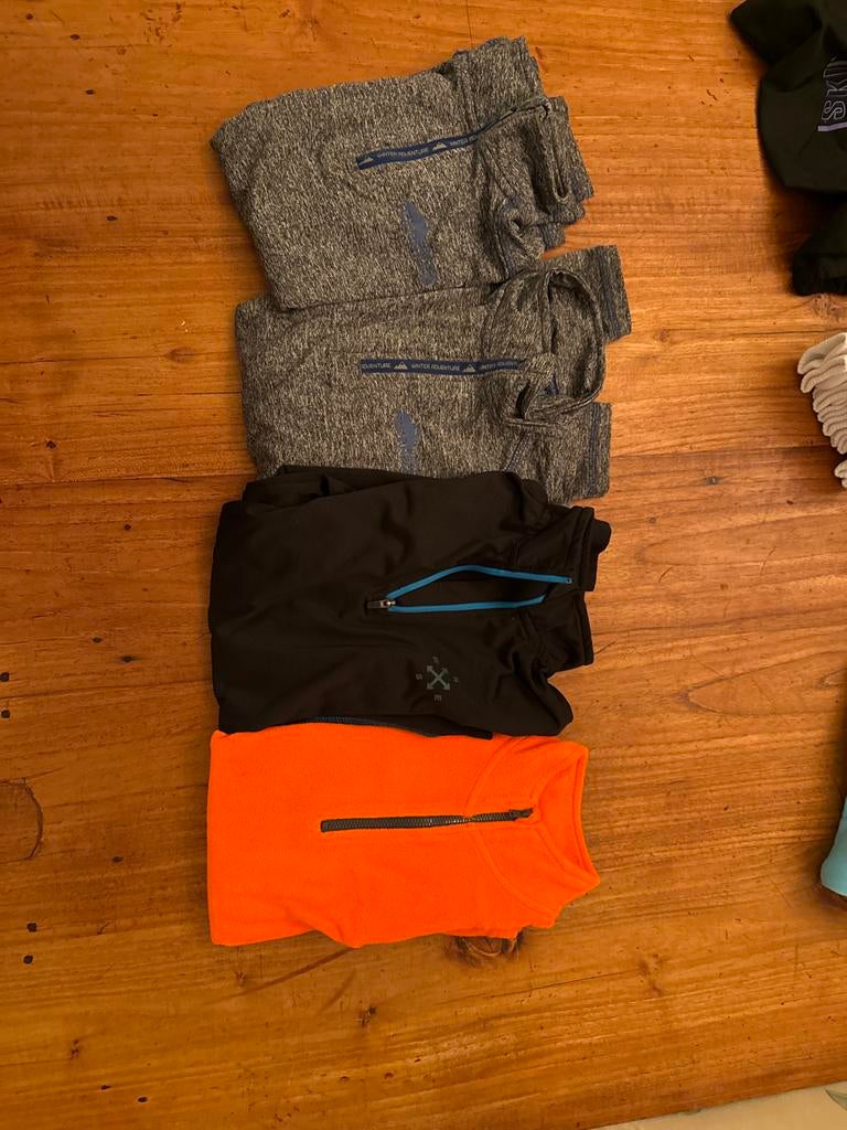 Set van 4 ski / sport pulli's shirts 8-10 jaar 134-140, Kinderen en Baby's, Kinderkleding | Maat 134, Ophalen of Verzenden, Gebruikt