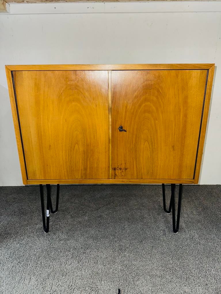 Vintage kastje op haarpin poten, Ophalen of Verzenden