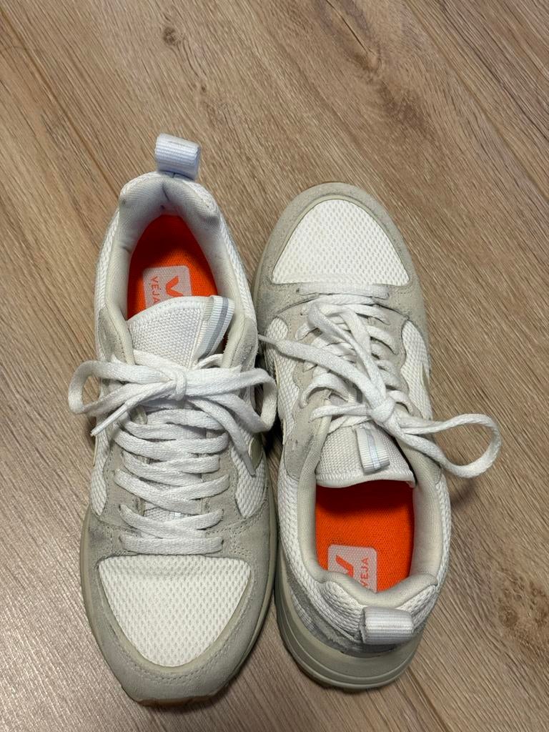 Veja Sneakers - Maat 40 - beige/wit., Kleding | Dames, Schoenen, Ophalen, Gedragen, Sneakers of Gympen