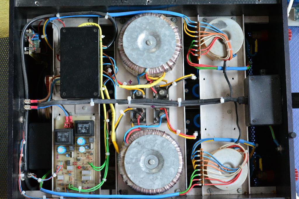 Zware versterker, heeft onderhoud nodig, Ophalen, Stereo, 120 watt of meer, Overige merken