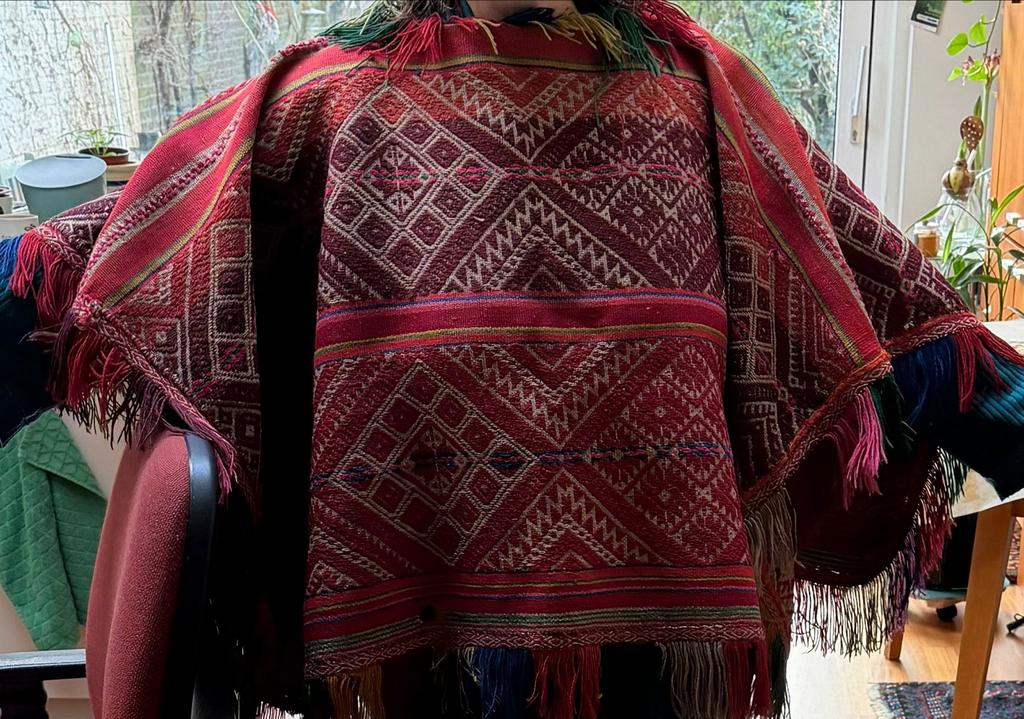 Prachtige Peruaanse Alpaca Poncho met Franje, Antiek en Kunst, Antiek | Kleding en Accessoires, Ophalen of Verzenden