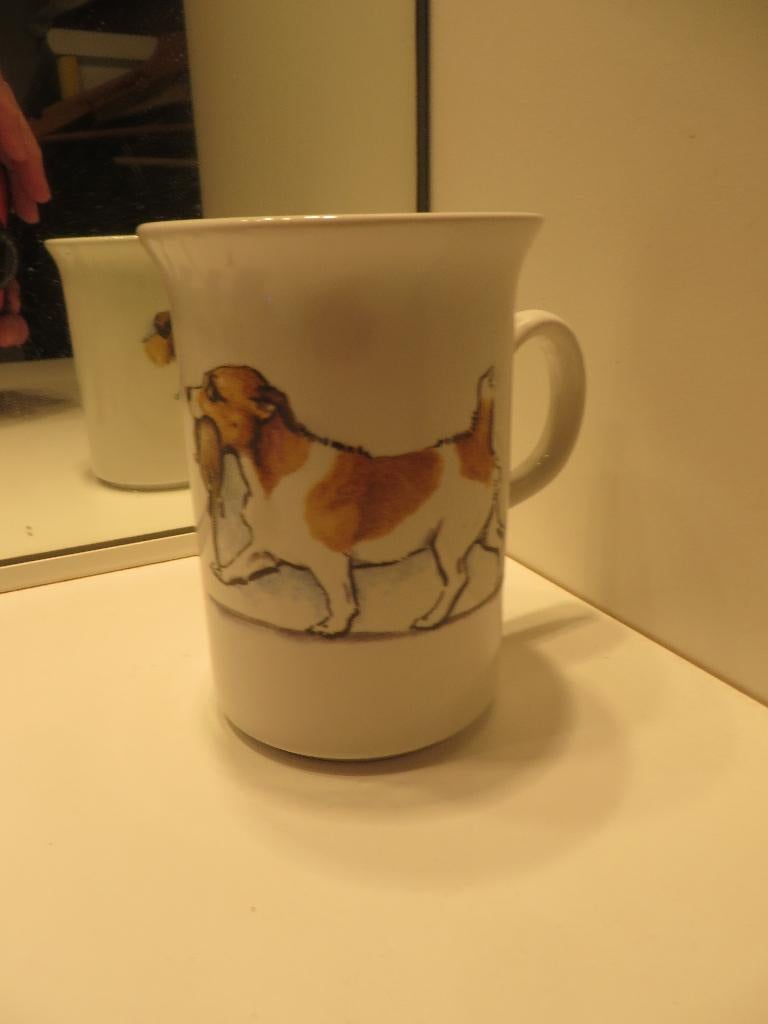 Mok, Engels, 1986, Jack Russel terrier, ontwerp Louise Wood, Overige typen, Ophalen of Verzenden, Zo goed als nieuw, Overige stijlen
