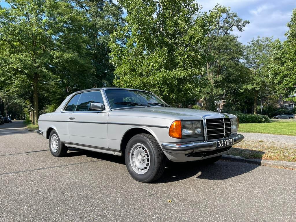 Mercedes-Benz W123 230c coupe (C123) 1977 - open dak - leder, Auto's, Achterwielaandrijving, 4 cilinders, Leder, Handgeschakeld
