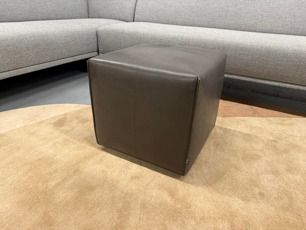 Nieuw Eyye Kub 42 Loxton leer Cliff Hocker Poef Kruk, Huis en Inrichting, Banken | Voetenbanken en Poefen, Leolux Harvink Jori Rolf Benz Design on Stock Pode Montis