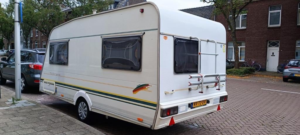 Mooie caravan te koop, Caravans en Kamperen, Caravans, Particulier, tot en met 4, 750 - 1000 kg, Rondzit, Swift, Vast bed, 4 tot 5 meter