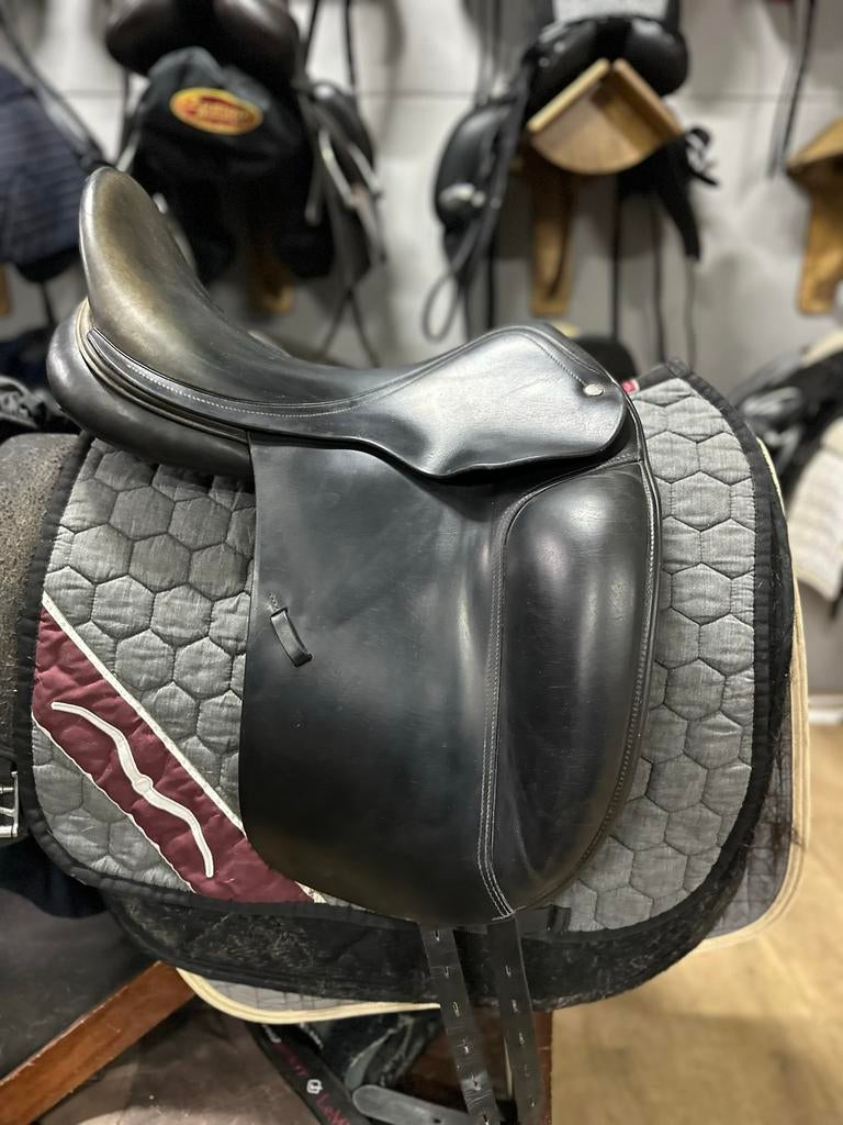 Amerigo cervia 18” & antares dressuurzadel, Dieren en Toebehoren, Paarden en Pony's | Zadels, Ophalen, Gebruikt, Dressuur