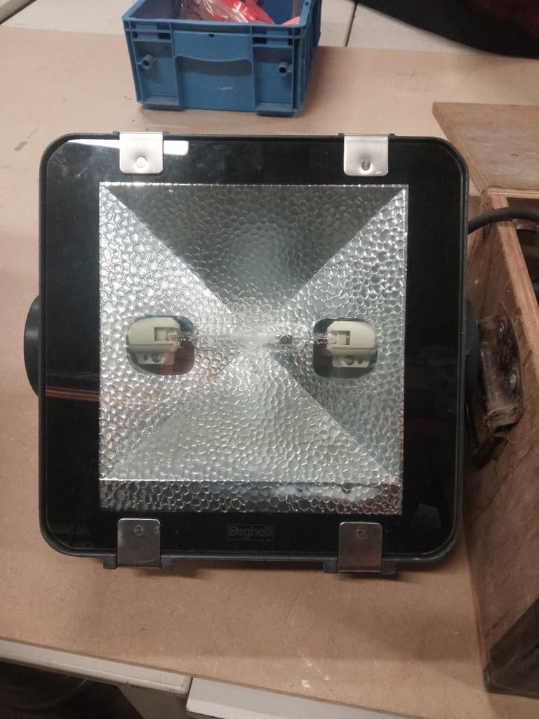 Beghelli gasontladingslamp, Ophalen of Verzenden, Zo goed als nieuw, Minder dan 50 watt, Lamp met armatuur