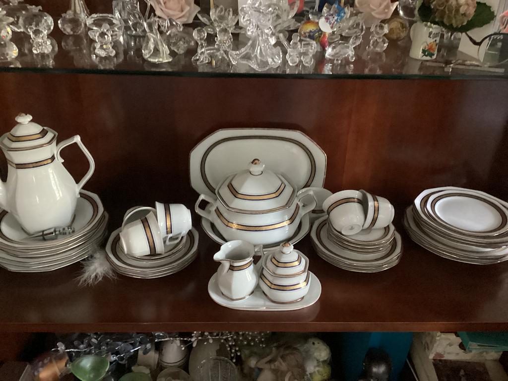 Eet en koffie servies met gouden rand, Ophalen of Verzenden