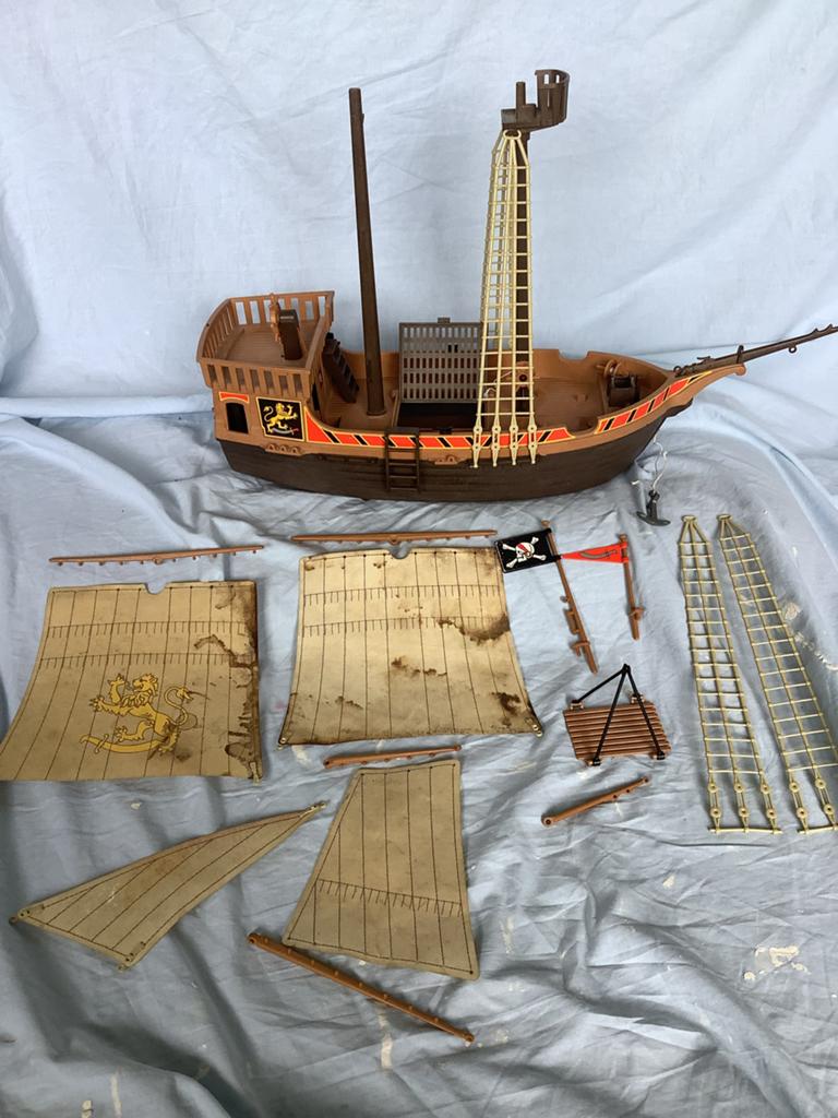 Playmobil 3750 Piratenschip boot op de clippen gelopen, Ophalen, Gebruikt