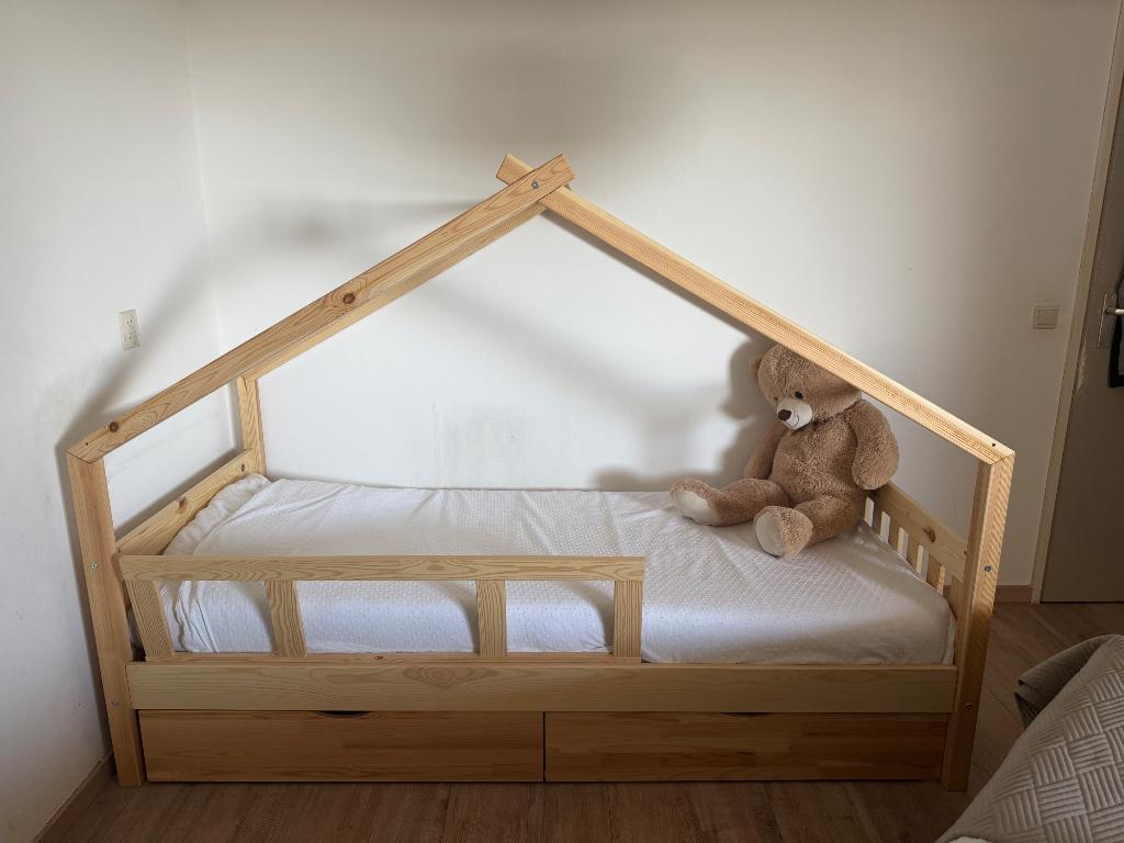 Huisbed inclusief logeerbed en valbescherming 90x200 cm, 85 tot 100 cm, Zo goed als nieuw, 160 tot 180 cm, Ophalen
