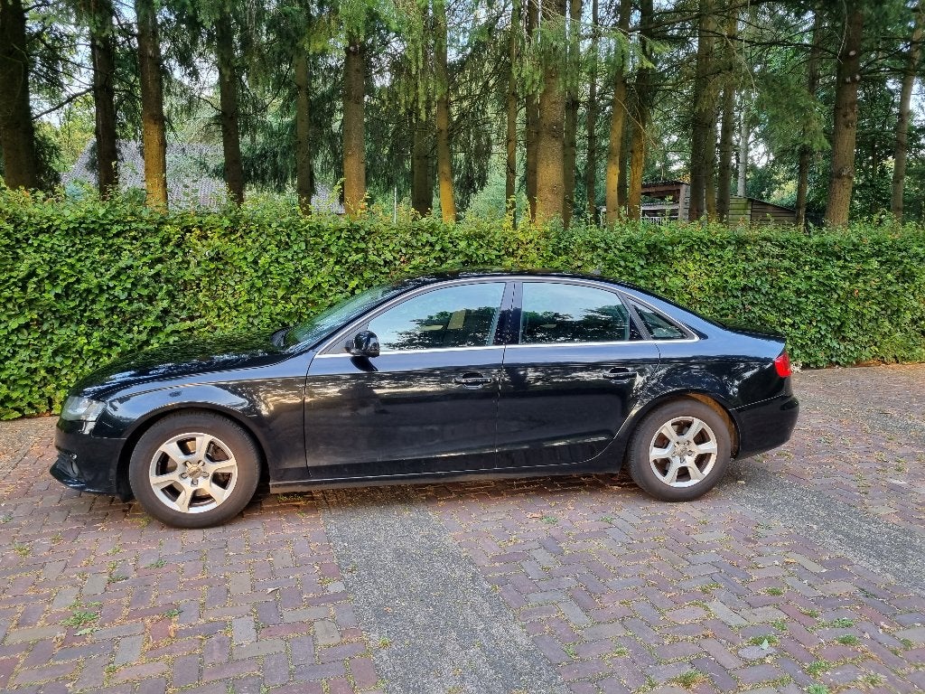 Audi A4 2.0 TDI 100KW 2011 Zwart, Auto's, Audi, Voorwielaandrijving, 4 cilinders, A4, Grijs