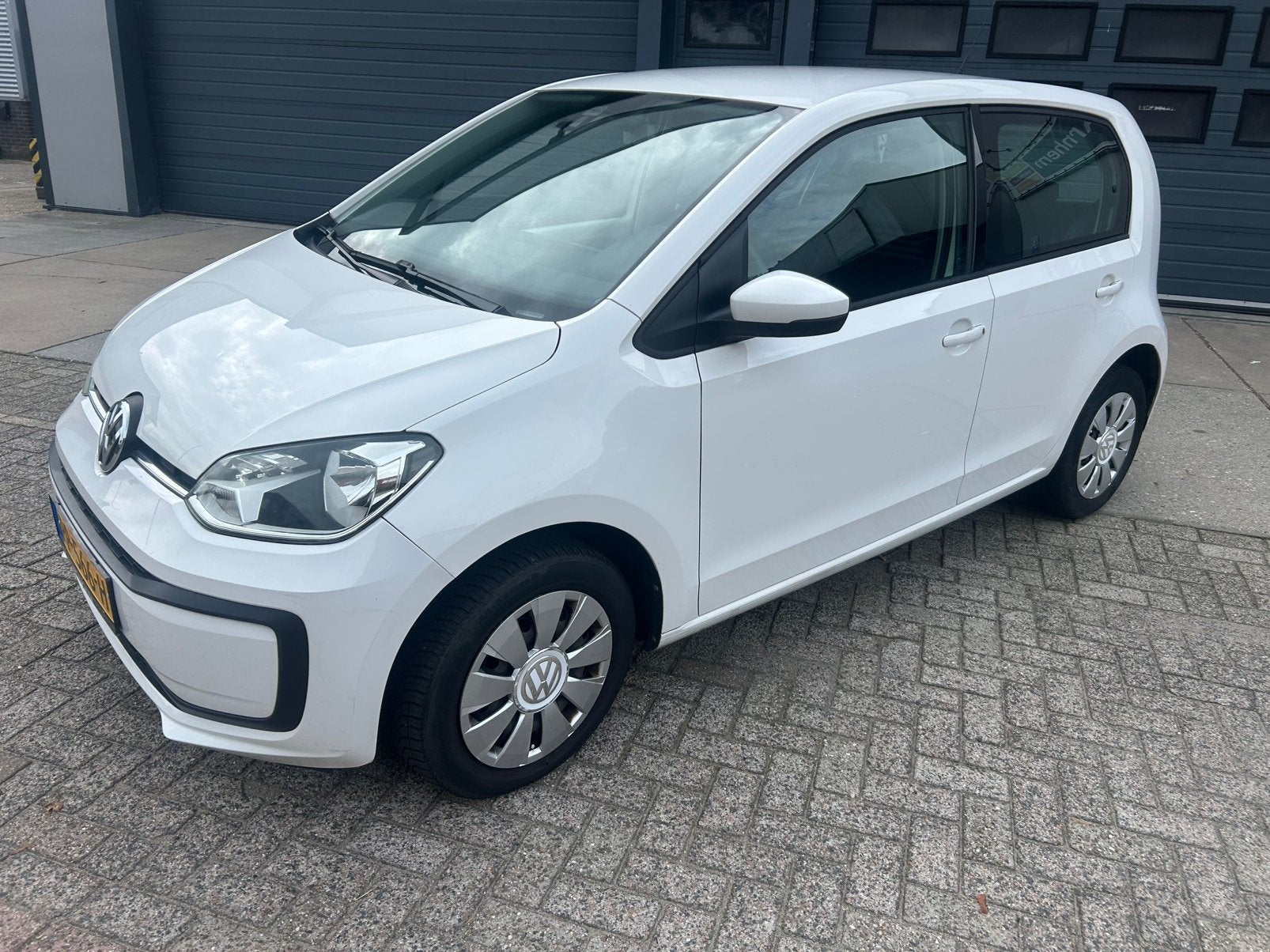 Volkswagen up! 1.0 Ecofuel 68PK 5D BMT 2017 Wit, Auto's, Voorwielaandrijving, Stof, 37 €/maand, CNG (Aardgas)
