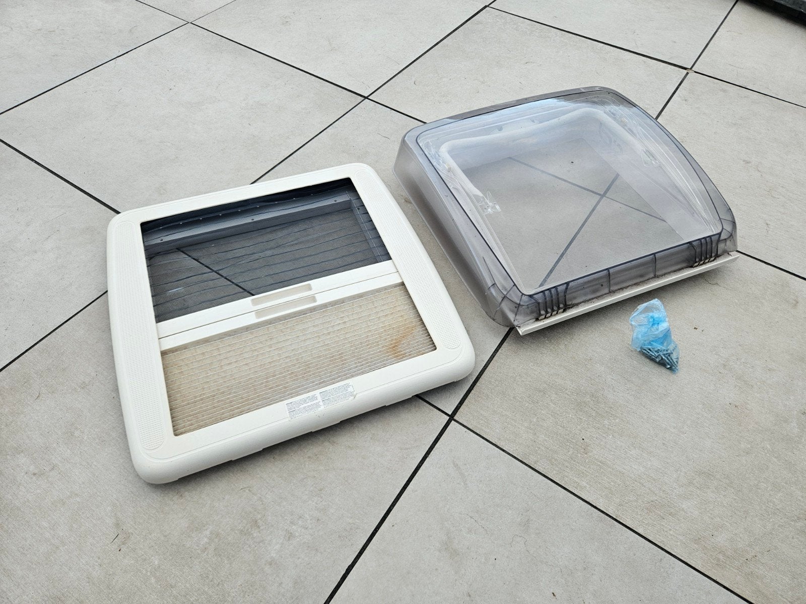 Dometic Heki 2 40x40 dakraam incl. verduistering en hor, Ophalen of Verzenden, Gebruikt