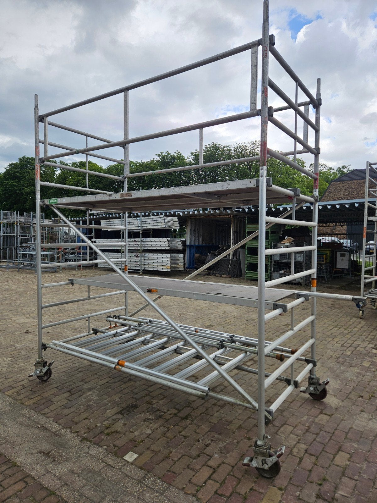Layher Rolsteiger 6 mtr werkhoogte (4 mtr stahoogte), Ophalen, Gebruikt, ., Layher
