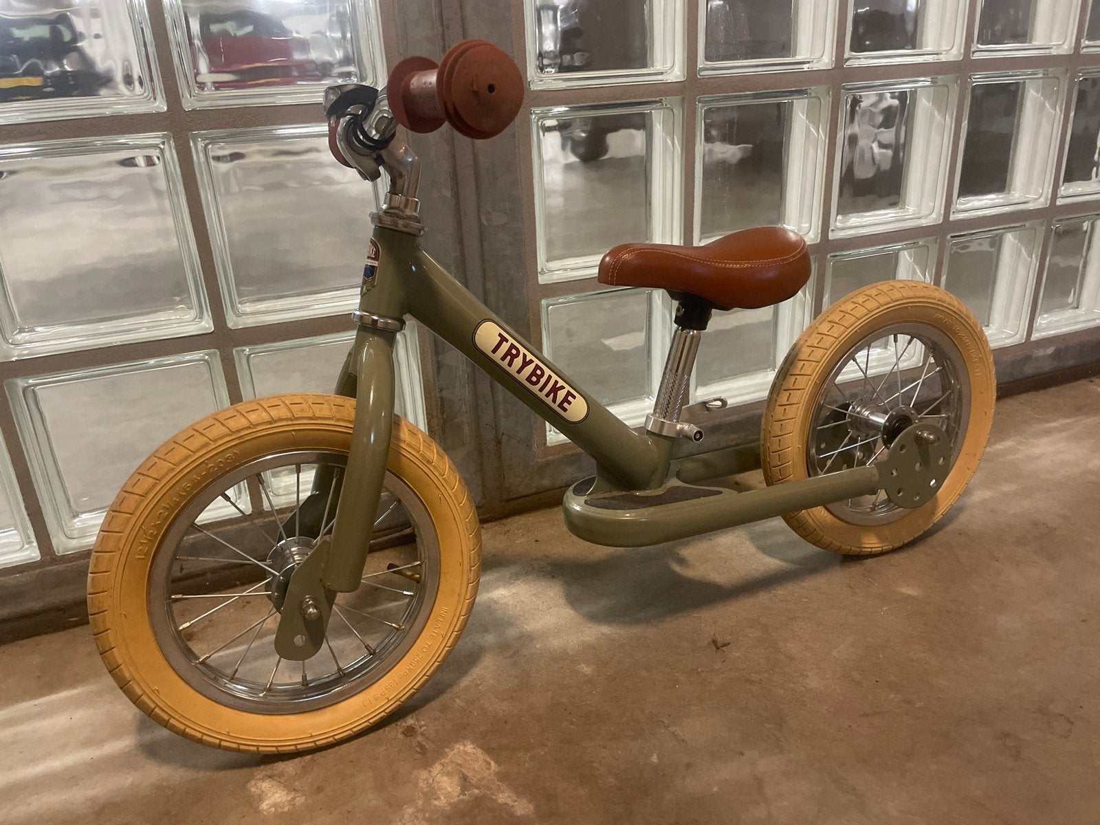 Trybike loopfiets groen met bruin zadel, Ophalen, Zo goed als nieuw, Minder dan 16 inch