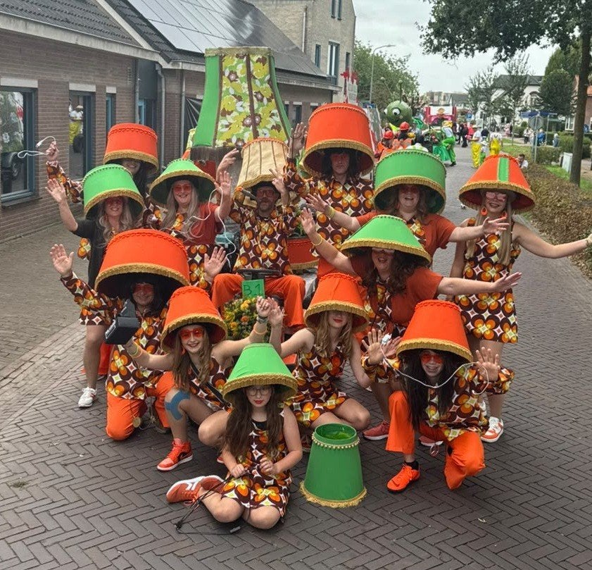 unieke retro loopgroep jaren 70 carnaval, Ophalen, Gedragen, Carnaval