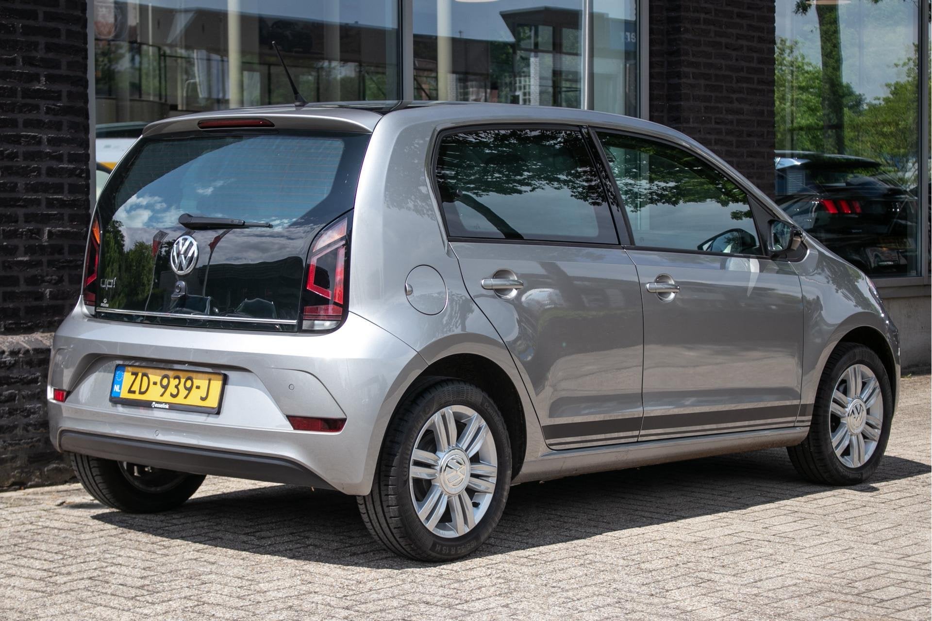 Volkswagen Up! 1.0 BMT high up Automaat | Cruise | PDC | DAB, Stof, Gebruikt, Overige kleuren, 840 kg