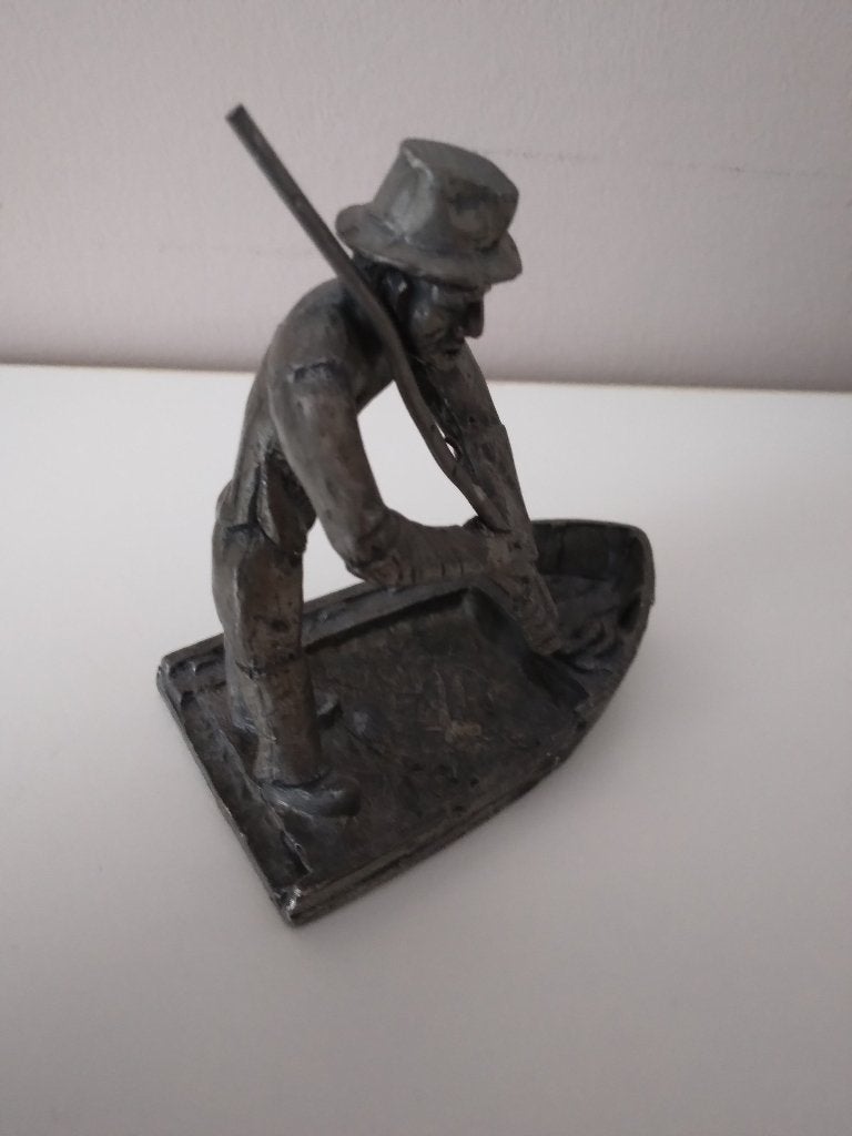 tin man in bootje met merkteken oude ambachten, Ophalen of Verzenden
