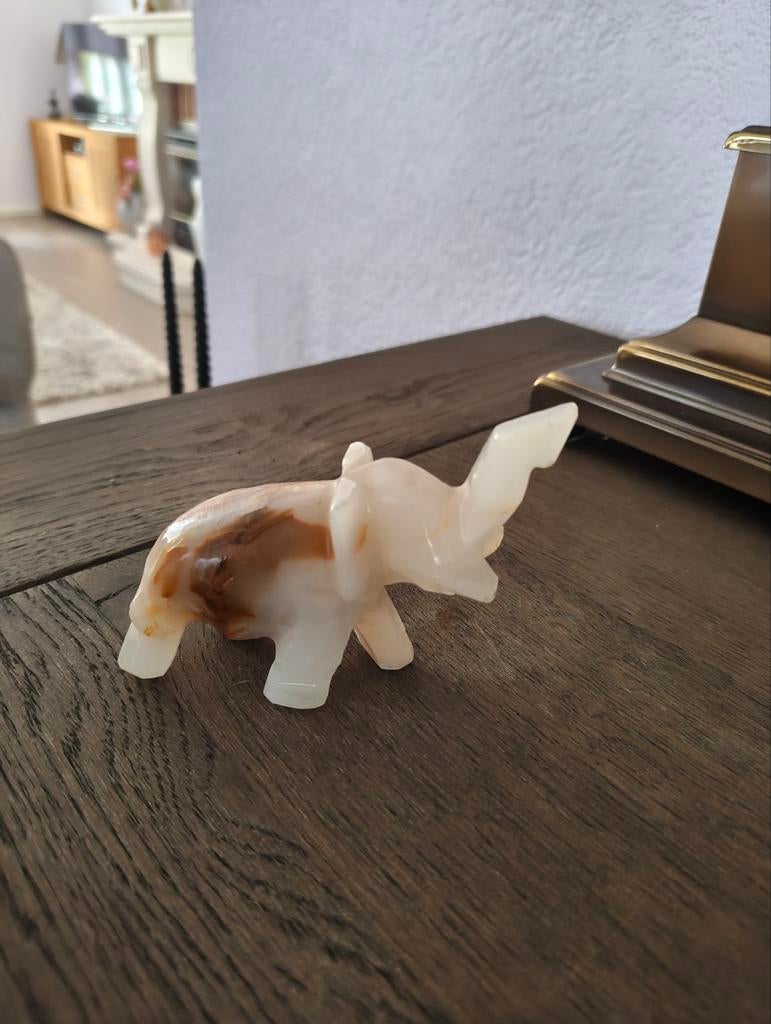 Onyx olifant sculptuur beeldje, Ophalen of Verzenden, Zo goed als nieuw, Beeldje of Figuurtje