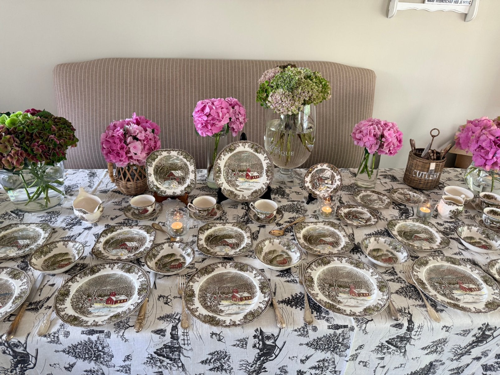 The Friendly Village Johnson Bros  compl antiek servies, Ophalen