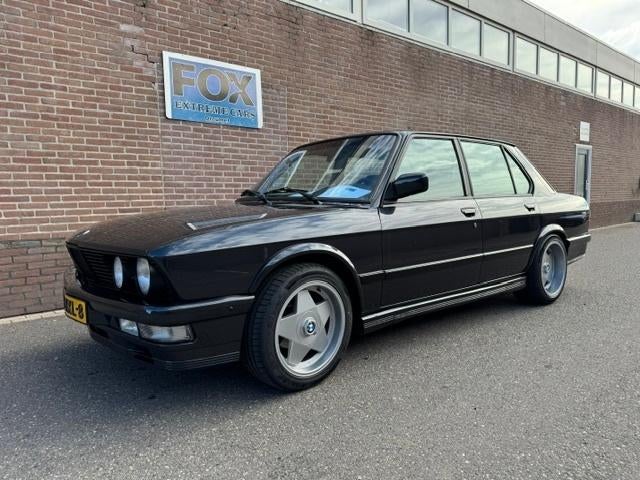 BMW M535i   1986 Zwart, Auto's, BMW, Particulier, 5-Serie, Benzine, Sedan, Handgeschakeld, Geïmporteerd, Zwart, Zwart, Leder, Ophalen