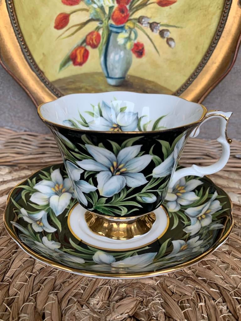 Royal Albert Provincial Flower Madonna Lily Kop en Schotel, Antiek en Kunst, Antiek | Servies los, Ophalen of Verzenden