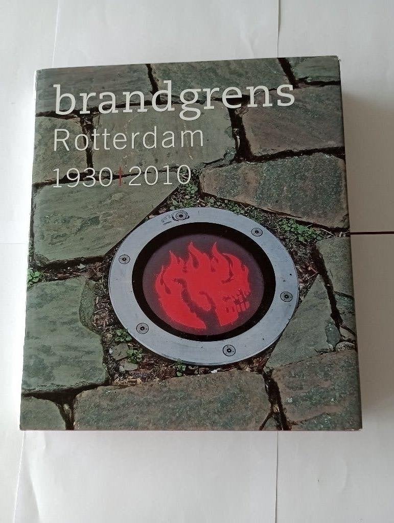 BRANDGRENS ROTTERDAM 1930 / 2010 bombardement mei 1940, Tweede Wereldoorlog, Ophalen of Verzenden, Zo goed als nieuw, Meerdere auteurs