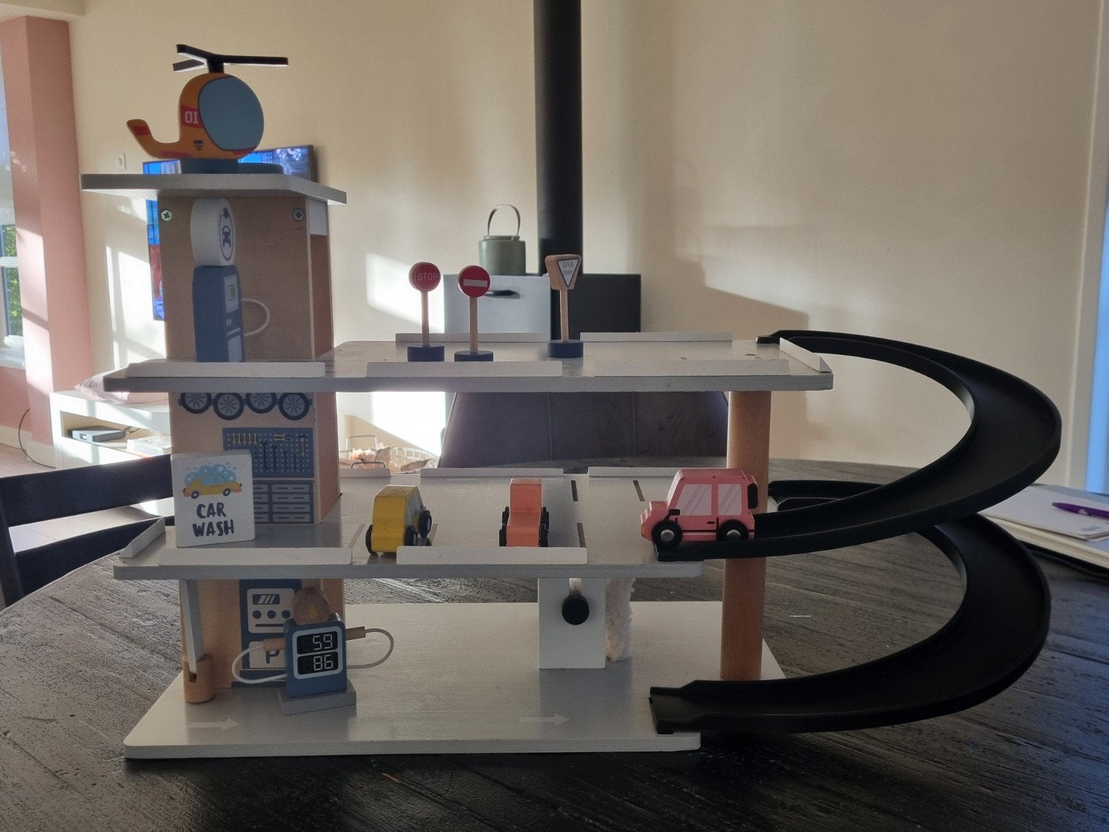 Houten Parkeergarage met Helikopterplatform en Auto's, Ophalen of Verzenden, Zo goed als nieuw