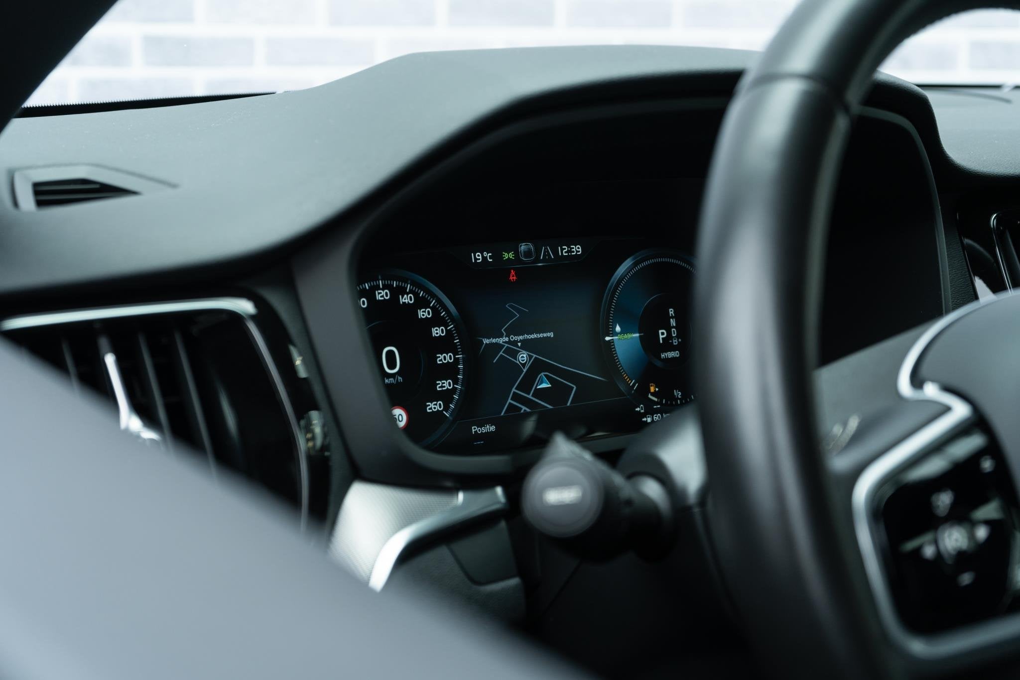 Foto 8 van Volvo V60 2.0 T6 Recharge AWD R-Design | Trekhaak | Adaptiev