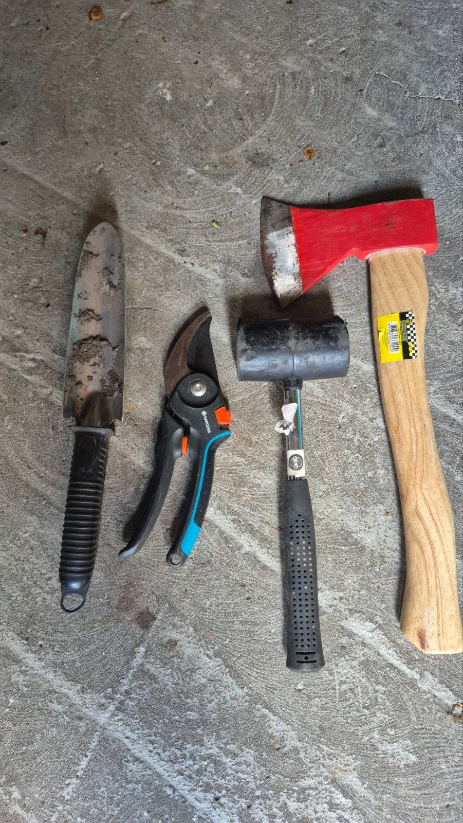 Diverse tuingereedschap set: schop, snoeischaar, hamer, bijl, Tuin en Terras, Hand-tuingereedschap, Ophalen, Gebruikt, Schop, Gardena