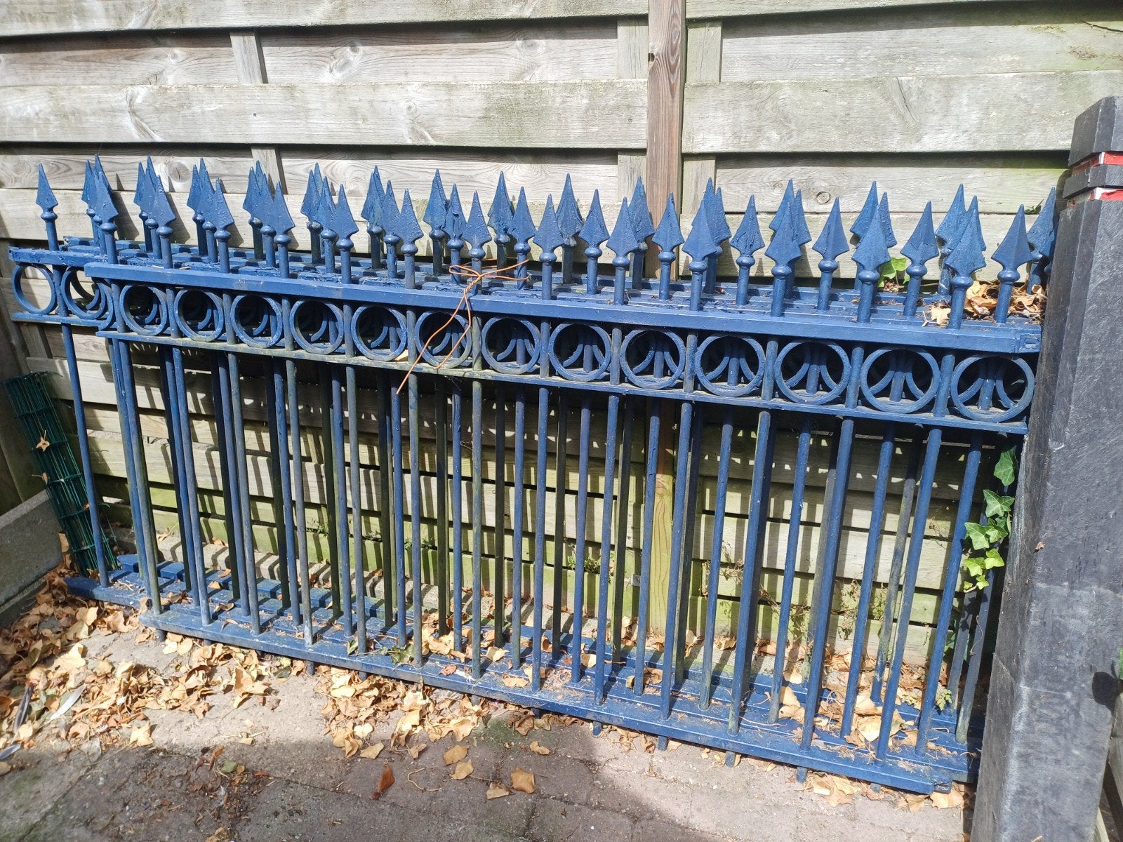 Blauw sierhekwerk met punten, Ophalen, Gebruikt, IJzer, Sierhekwerk
