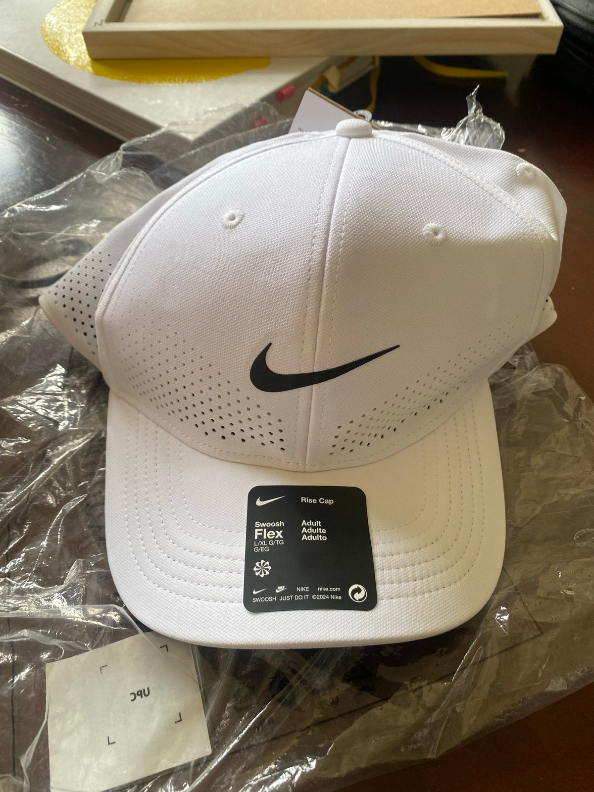 Nieuwe Nike Rise Cap - Wit met Zwarte Swoosh, Ophalen of Verzenden, Nieuw, 58 of 59 cm (L, 7¼ of ⅜ inch), Pet