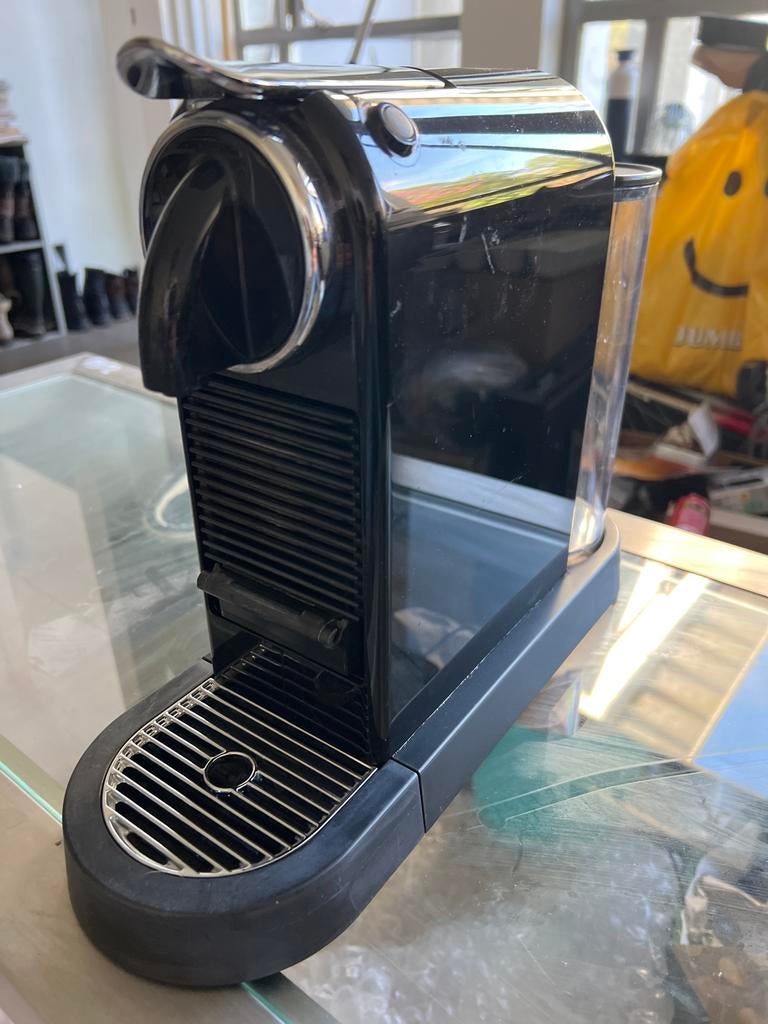 Nespresso Inissia Koffiemachine Zwart - Compact en Snel, Koffiemachine, Ophalen of Verzenden, Zo goed als nieuw, 1 kopje