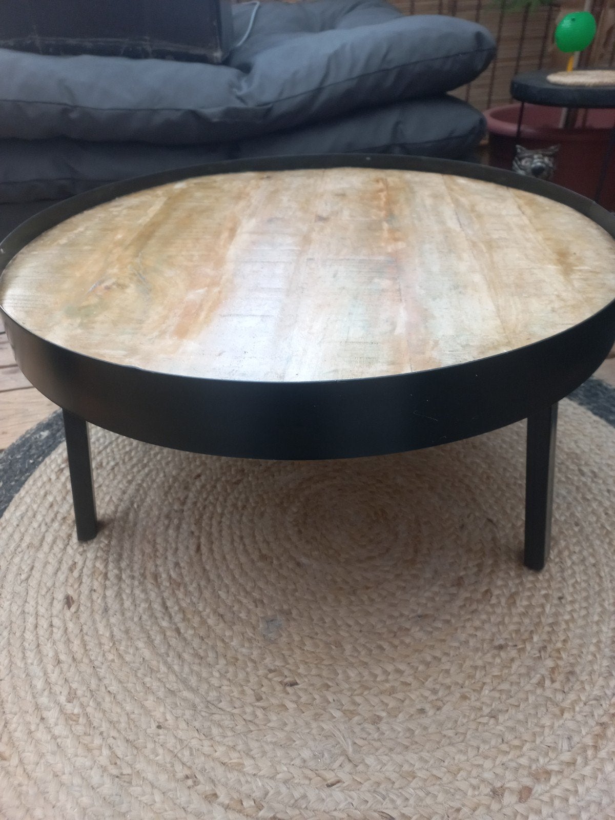 Ronde salontafel met houten blad en metalen rand, Huis en Inrichting, Tafels | Salontafels, Gebruikt, 50 tot 100 cm, Rond, 50 tot 100 cm
