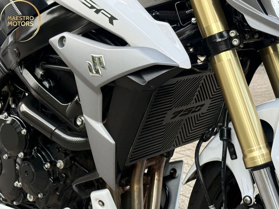 Foto 4 van SUZUKI GSR 750 ABS Origineel NL GROTE Beurt gehad TOPPER !!