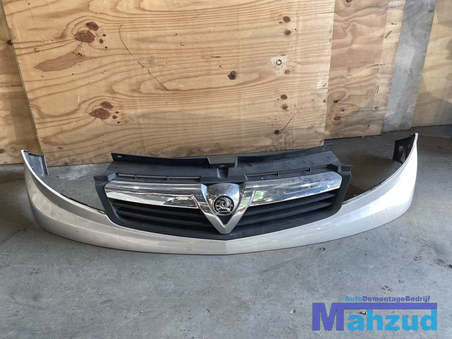OPEL VIVARO RENAULT TRAFIC grijs voorbumper grille 2011-2014, Gebruikt, Voor, Opel Automobile GmbH, Ophalen of Verzenden