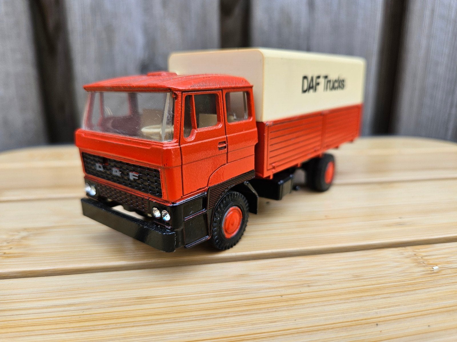 Lion Toys DAF 2800 met huif en opdruk 1:50, Ophalen of Verzenden, Gebruikt, Bus of Vrachtwagen, Lion Toys