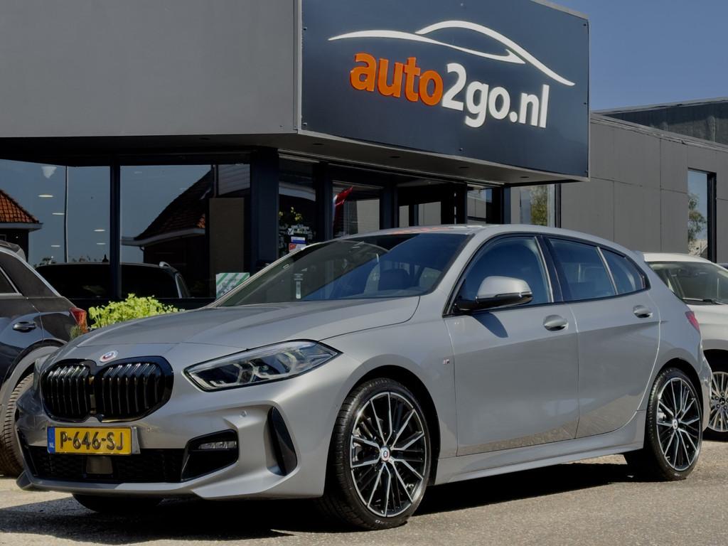 BMW 1-serie 118i AUT7 M-SPORT EXECUTIVE LEDER NAVI CAMERA DI, Auto's, BMW, 136 pk, Gebruikt, Leder en Stof, Origineel Nederlands