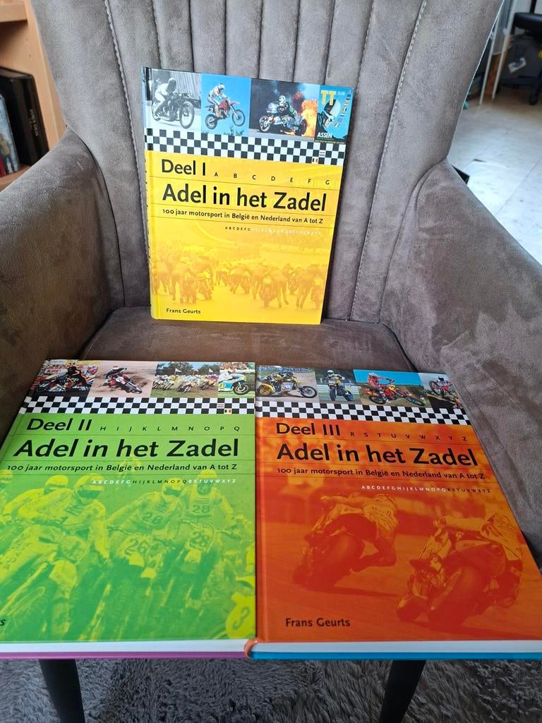 Adel in het Zadel - 3-delige set over motorsport, Ophalen of Verzenden, Zo goed als nieuw