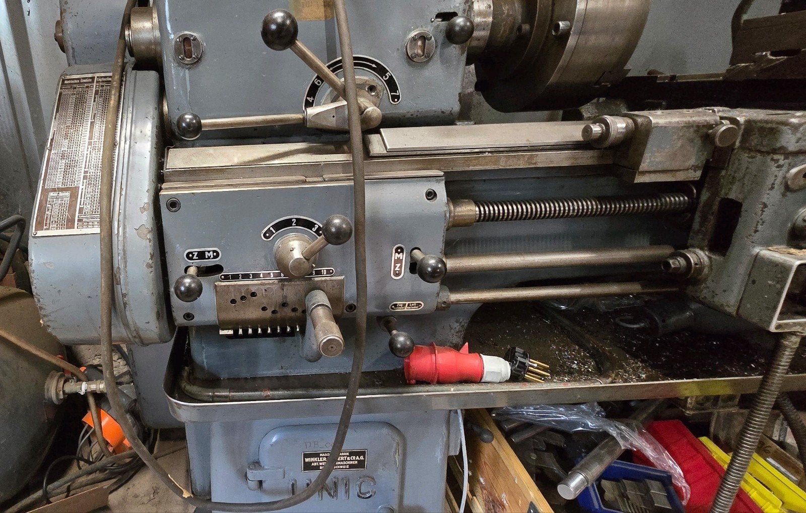 UNIC conventionele draaibank – Zwitserse machine, Ophalen, Gebruikt, Metaaldraaibank, 1000 mm of meer