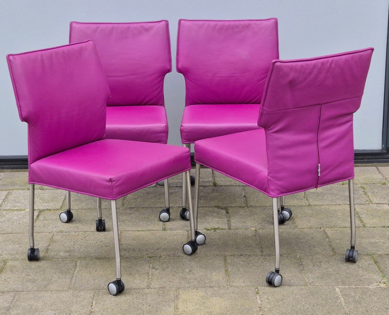 ! set van 4 Yaka design on stock €150 pst eetkame, Huis en Inrichting, Stoelen, Ophalen, Overige kleuren, Leer, Zo goed als nieuw